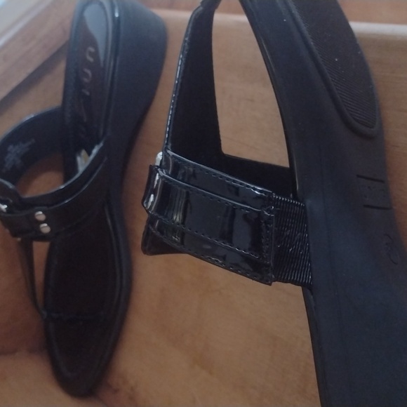 NEW UNISA manmade black patent sandals size 8 - Picture 8 of 8